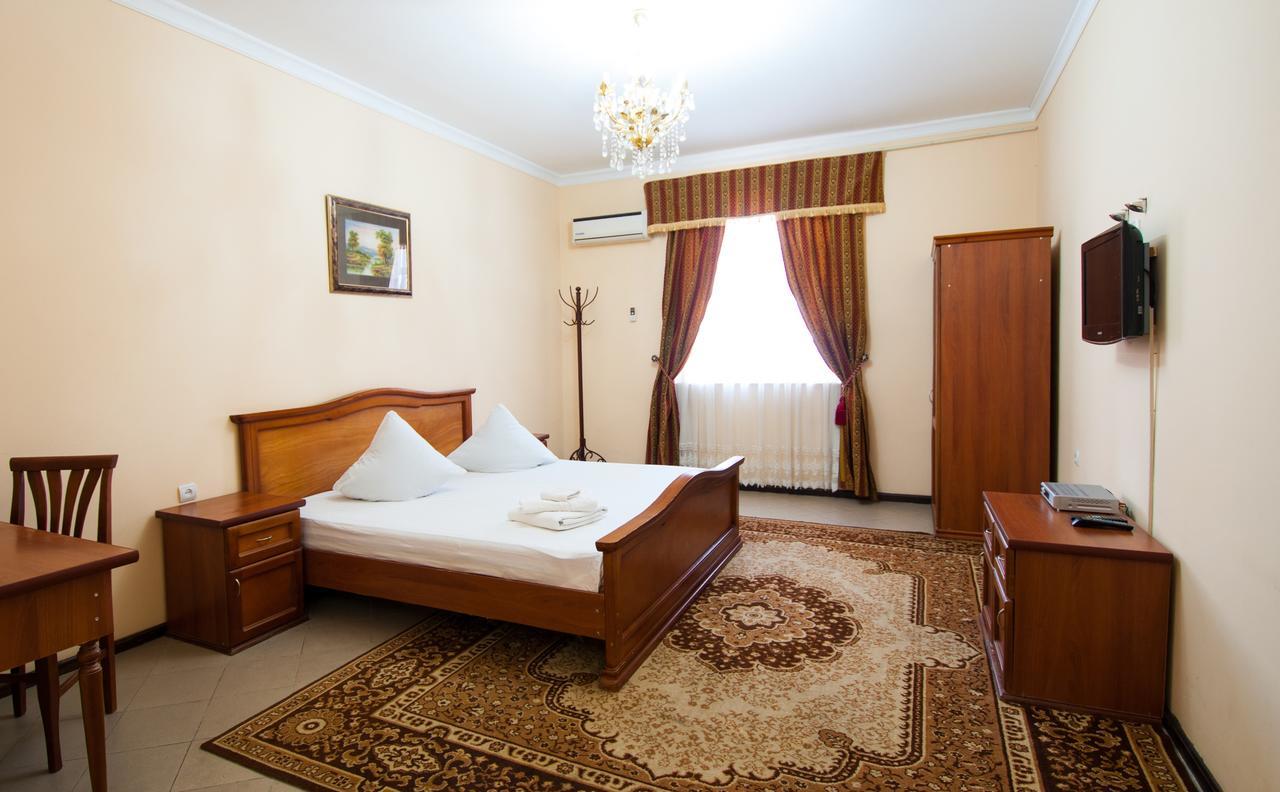Hotel Crown Taschkent Exterior foto