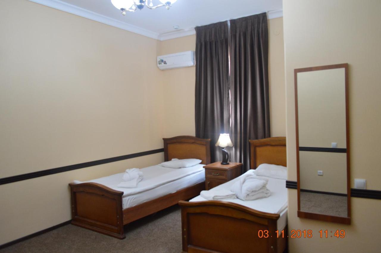 Hotel Crown Taschkent Exterior foto